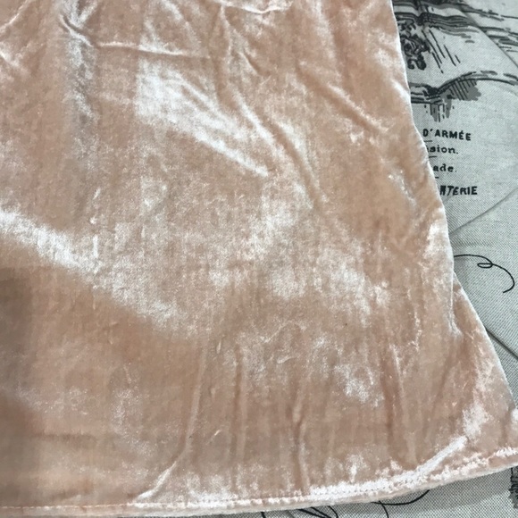 🎁 WAYF Lindon Off-the-Shoulder Velvet Blouse - Picture 6 of 8